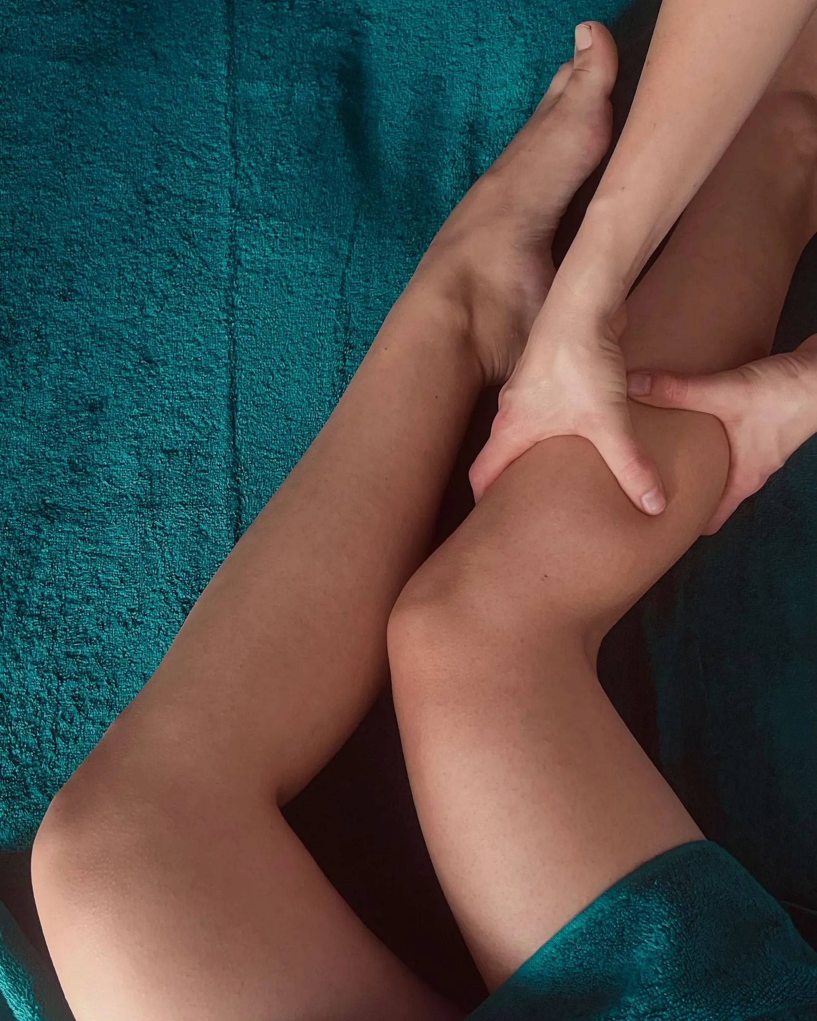 Solène réalise un drainage lympho énergie